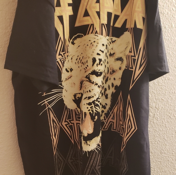 Urban Outfitters Tops - Brand New! Def Leppard Graphic Tee
